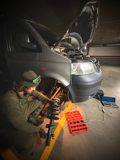 removing a broken suspension strut vw t5 replacement video
