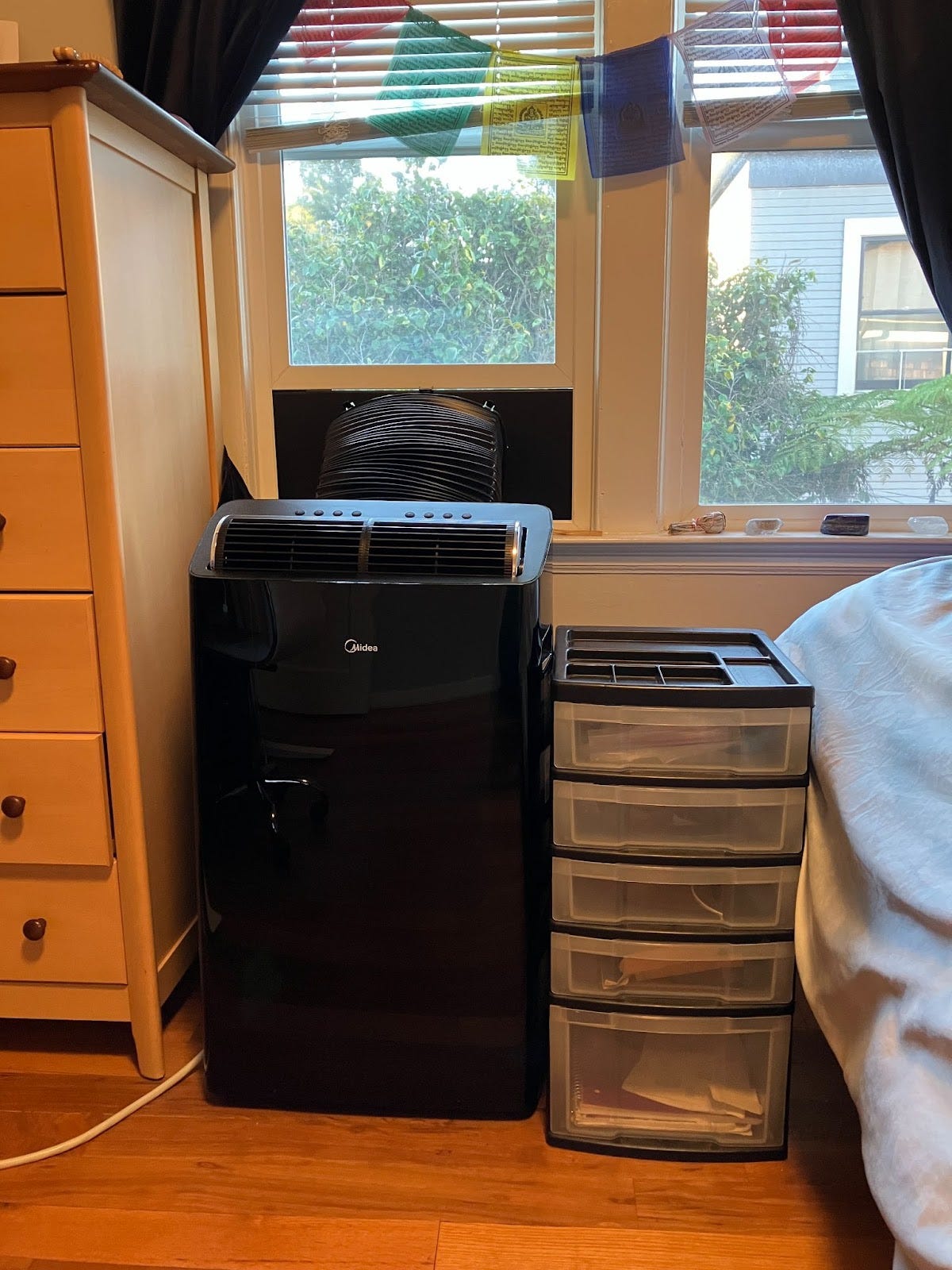 Picture of a portable window unit heat pump (renter-friendly home electrification option) Picture of a portable window unit heat pump (renter-friendly home electrification option)