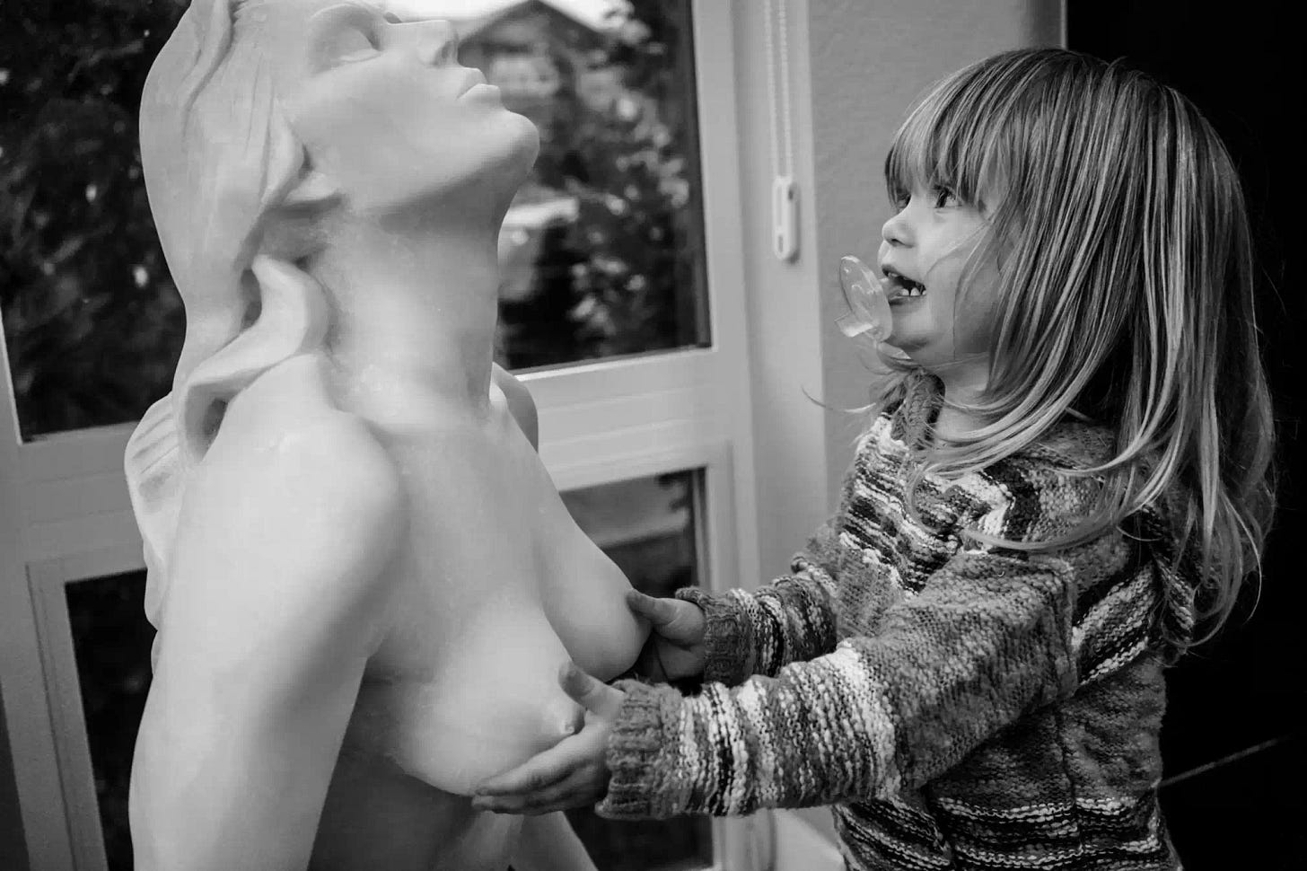 kristen lewis unsupervised family photography project breastfeeding toddler