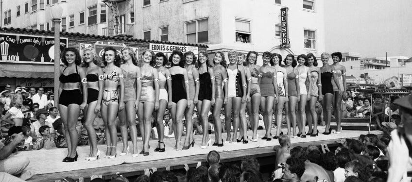 "Miss Muscle Beach" contest, 1951 | Los Angeles Examiner Negatives Collection, 1950-1961/University of Southern California Libraries