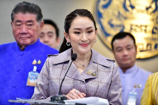 La première ministre thailandaise en pleine promo de l'application de paiement numérique nationale, Thai Ranj. La première ministre thailandaise en pleine promo de l'application de paiement numérique nationale, Thai Ranj.