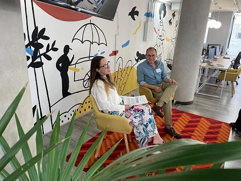 La charla fue liderada por Federica Gregorini, General Manager de Belvo en México, y Luis Pineda, CEO del neobanco Now. Los temas destacados fueron:  La necesidad de utilizar datos alternativos para nutrir motores de riesgo y brindar servicios útiles a los más jóvenes La facilidad con la que el open finance se puede convertir en un motor de adquisición masiva de usuarios La necesidad de las nuevas audiencias de tener servicios ágiles y que estén adaptados a sus necesidades.