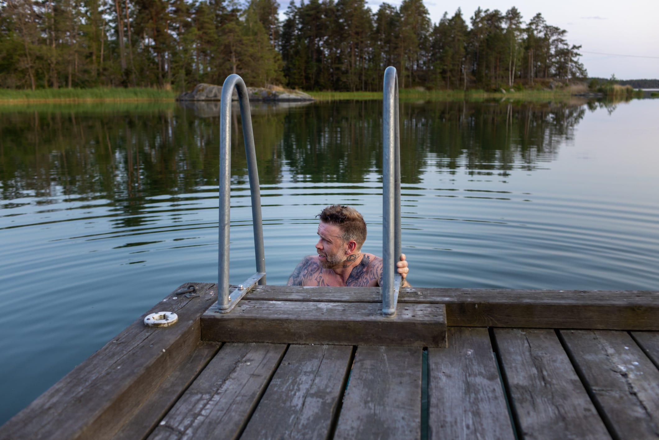 Anal akrobat porno Katyaning yalangoch fotosurati