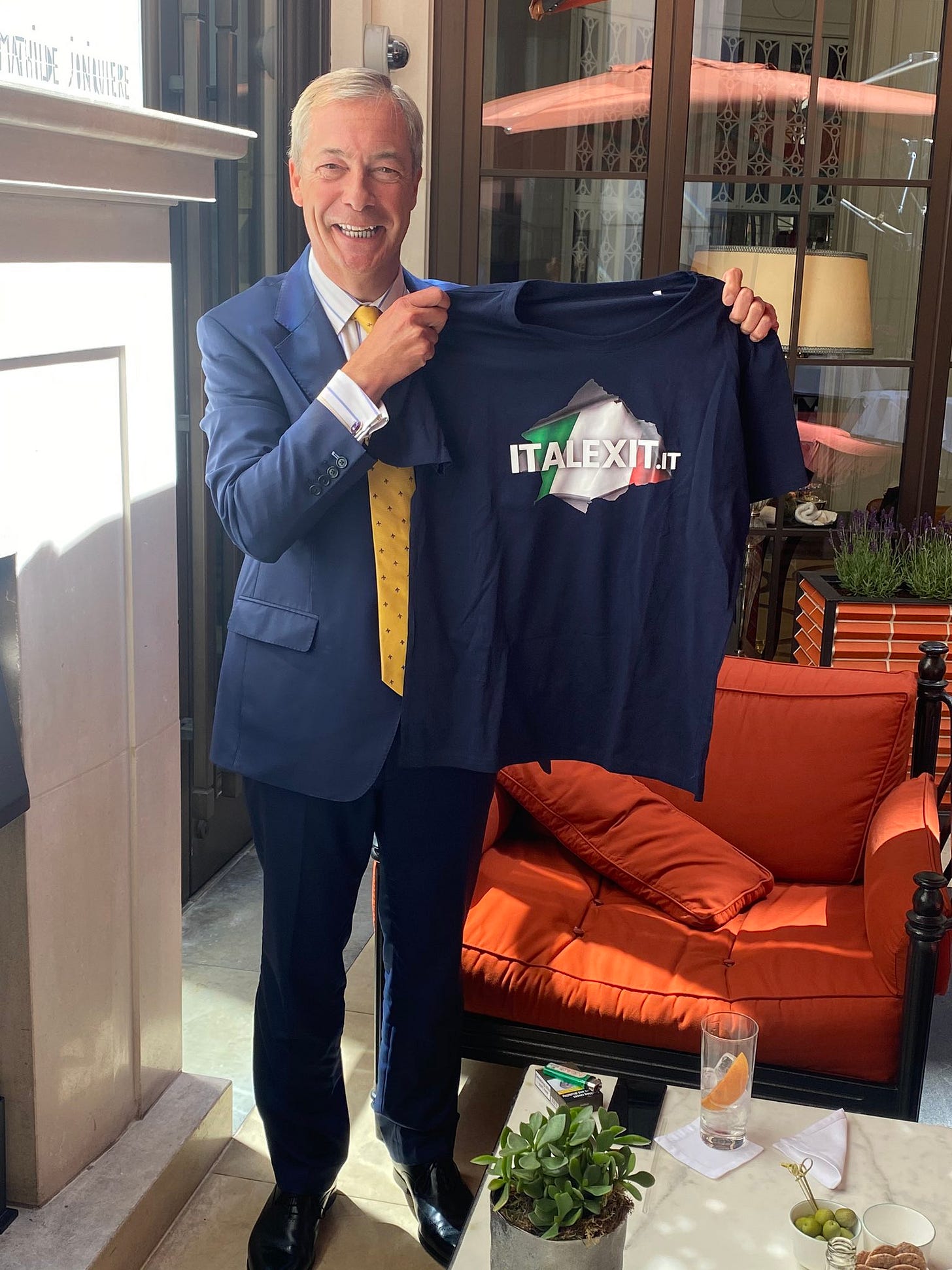 Nigel Farage on Twitter: "ITALEXIT! 🇬🇧 🇮🇹 https://t.co/DS4rAbGlWA" /  Twitter
