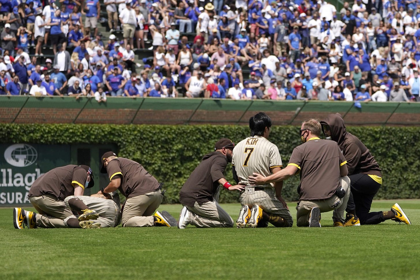 Gallery: Pham, Kim hurt in outfield collision; Padres fall to surging Cubs  6-1 | FOX 5 San Diego