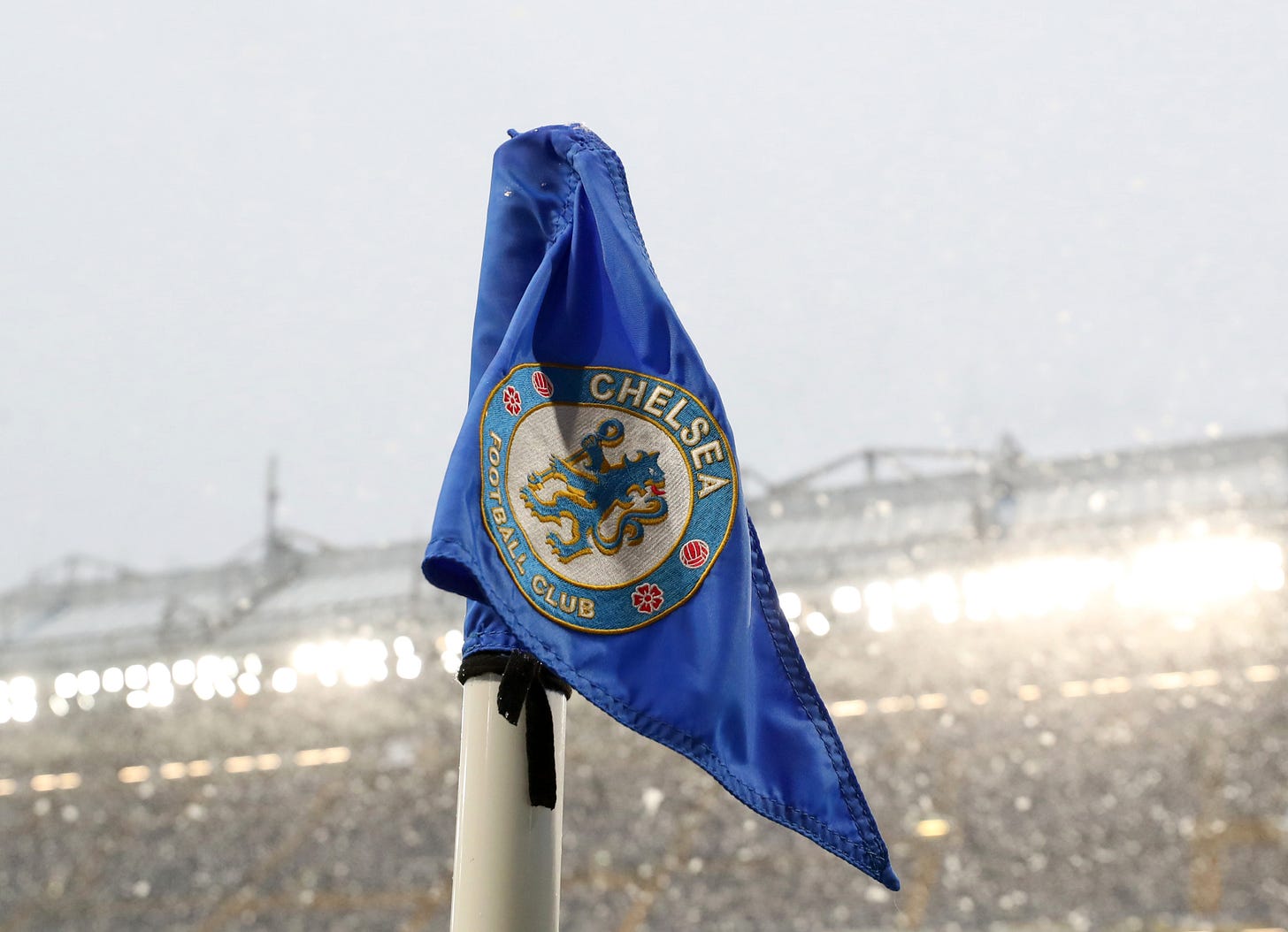 Why are some FA Cup matches being played with triangular corner flags?  Arsenal, Chelsea, Aston Villa and Everton among clubs to sport unique  design choice in the name of tradition | talkSPORT