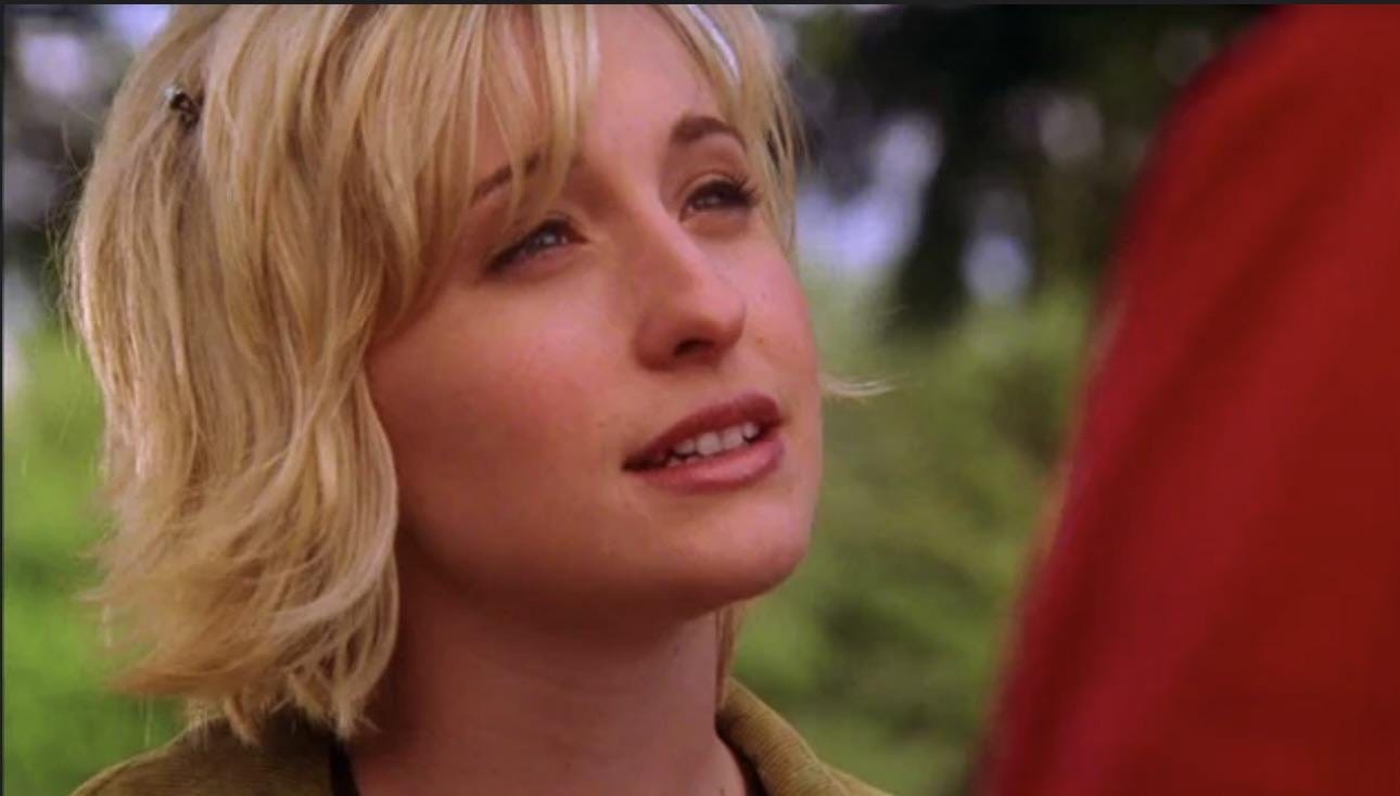 Allison Mack may not have been everyone's favorite Smallville actress, but  she managed to develop a cult following : r/Smallville