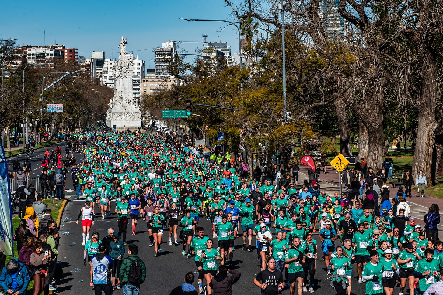 Runners in the 2025 Buenos Aires Half Marathon.