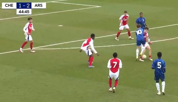 Une image contenant herbe, sport, compétition sportive, joueur de foot

Le contenu généré par l’IA peut être incorrect.