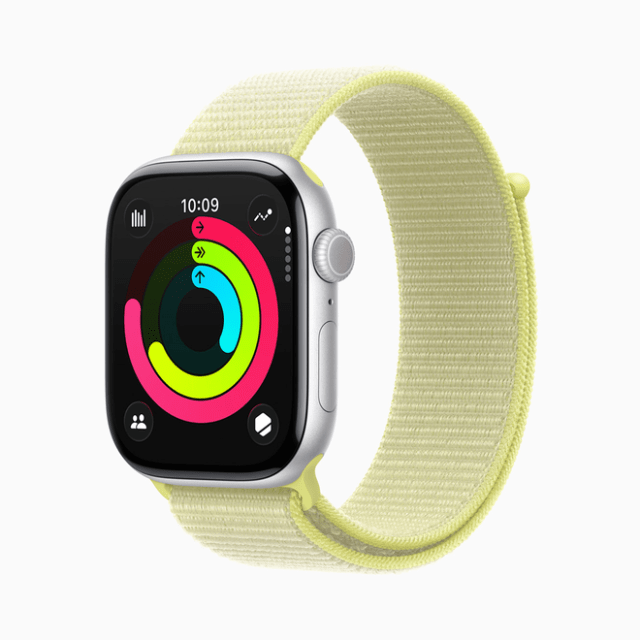 The Activity app encourages users to close their three Activity rings — Move, Exercise, and Stand — by hitting personal, customizable daily goals. The Activity app encourages users to close their three Activity rings — Move, Exercise, and Stand — by hitting personal, customizable daily goals.