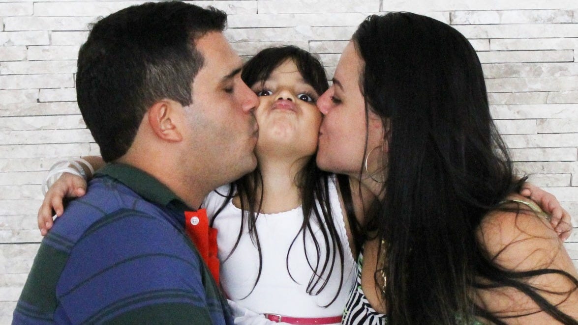 person, love, kiss, romance, mouth, family, organ, parents, interaction, photo shoot, human action