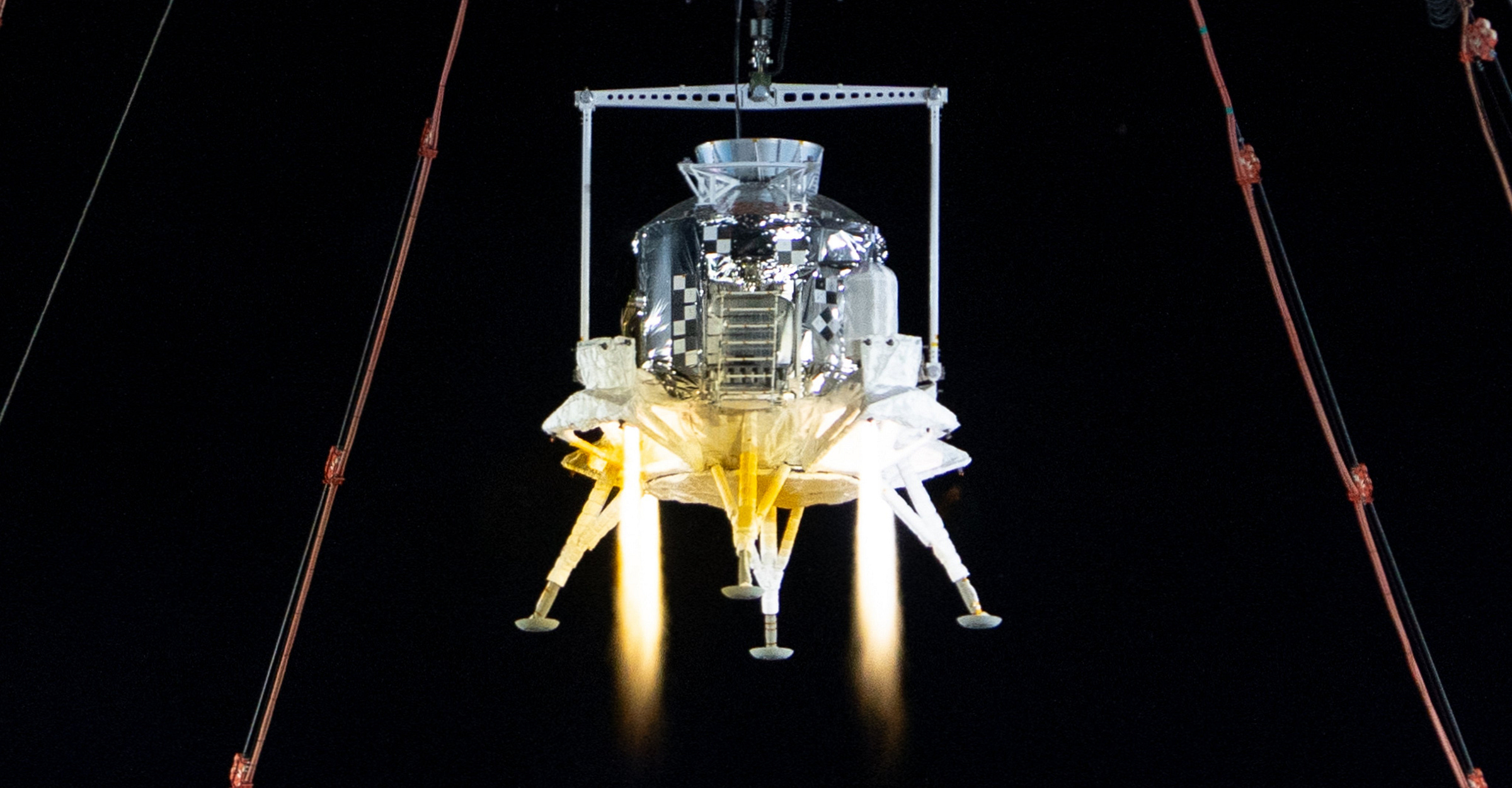 Lanyue conducting tests in simulated lunar gravity, in a test stand within Hauilai County. Lanyue conducting tests in simulated lunar gravity, in a test stand within Hauilai County.