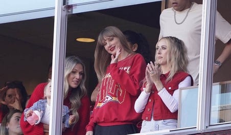 taylorswiftlkesbian.jpg