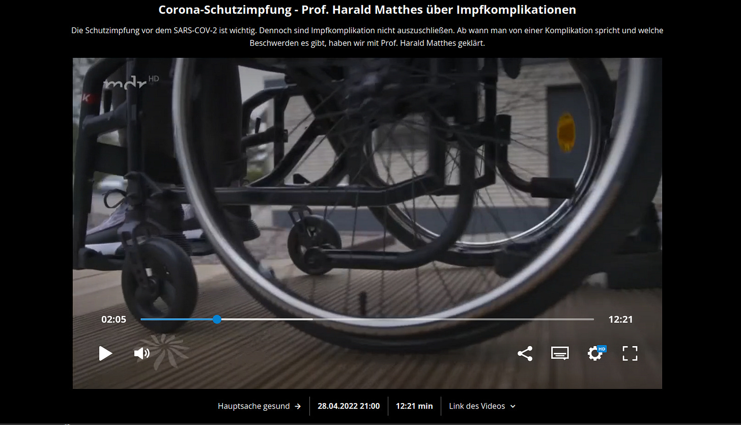 Patnáctiletá dívka na invalidním vozíku po očkování