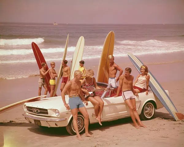 Six young women with their surfboards on a Southern California beach, circa late 1920s/early 1930s. Six young women with their surfboards on a Southern California beach, circa late 1920s/early 1930s.