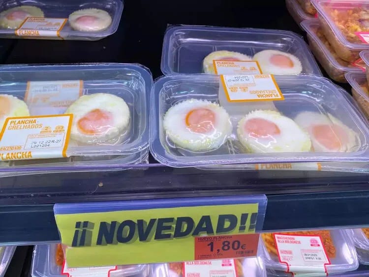 Huevos fritos precocinados envasados en Mercadona Huevos fritos precocinados envasados en Mercadona