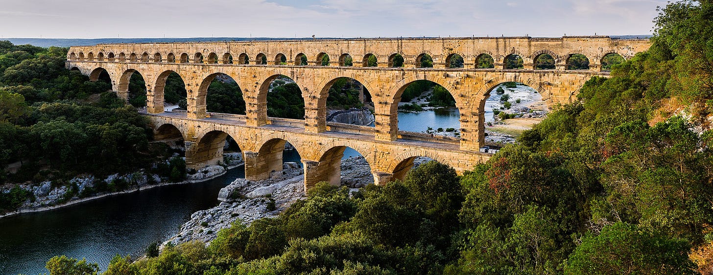 加尔桥，Vers-Pont-du-Gard，法国加尔，罗马渡槽，建筑师不详，公元40-60年[73]