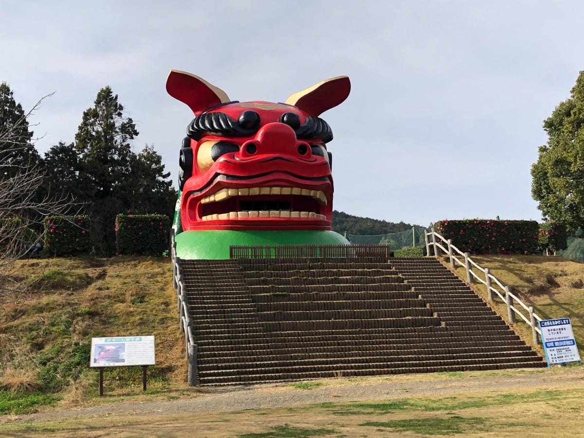 Japan's Largest Lion-Dog Watches Over This Park | Tokyo Fox ...