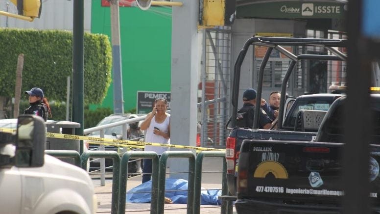 Se infarta y muere: Carlos, de 29 años, se desvanece en paradero de la oruga del Issste en León Se infarta y muere: Carlos, de 29 años, se desvanece en paradero de la oruga del Issste en León