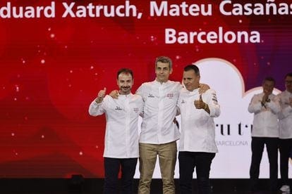 Eduard Xatruch, Mateu Casañas i Oriol Castro van rebrer ahir a la nit a Barcelona la tercera estrella Michelin per Disfrutar.