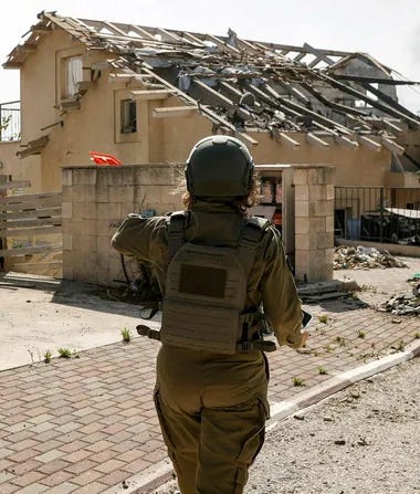 חיילים ליד בית הרוס ב מטולה ליד גבול לבנון
בזמן סיור של תקשורת זרה
This picture taken during a tour for the foreign media with the Israeli army in Metula town near the Lebanese border, shows members of the press and soldiers checking a house destroyed by a Hezbollah strike, on October 15, 2024, amid the ongoing war between Israel and Hezbollah. (Photo by Jalaa MAREY / AFP)
ISRAEL-LEBANON-PALESTINIAN-CONFLICT
מבצע חיצי הצפון
מלחמה עם לבנון
חיזבאללה

גבול ישראל לבנון
חזית צפונית גבול צפון
ירי טילים ע"י חיזבאללה
ירי רקטות ע"י חיזבאללה נזק הרס הריסות