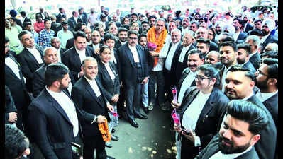 Will expedite work on new HC complex, says Tandon