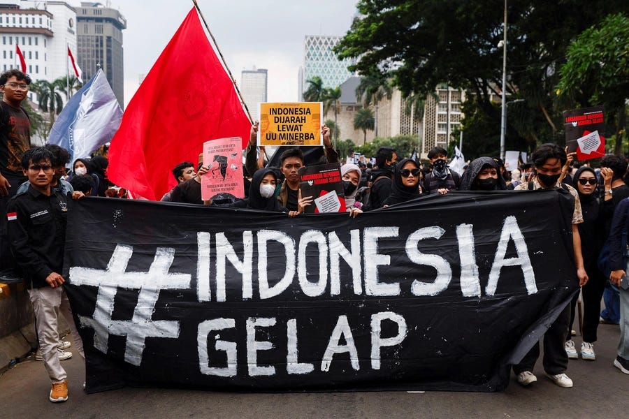 ‘Indonesia Gelap’ 시위 현장, 2025.02, 자카르타. 사진: Willy Kurniawan/Reuters ‘Indonesia Gelap’ 시위 현장, 2025.02, 자카르타. 사진: Willy Kurniawan/Reuters