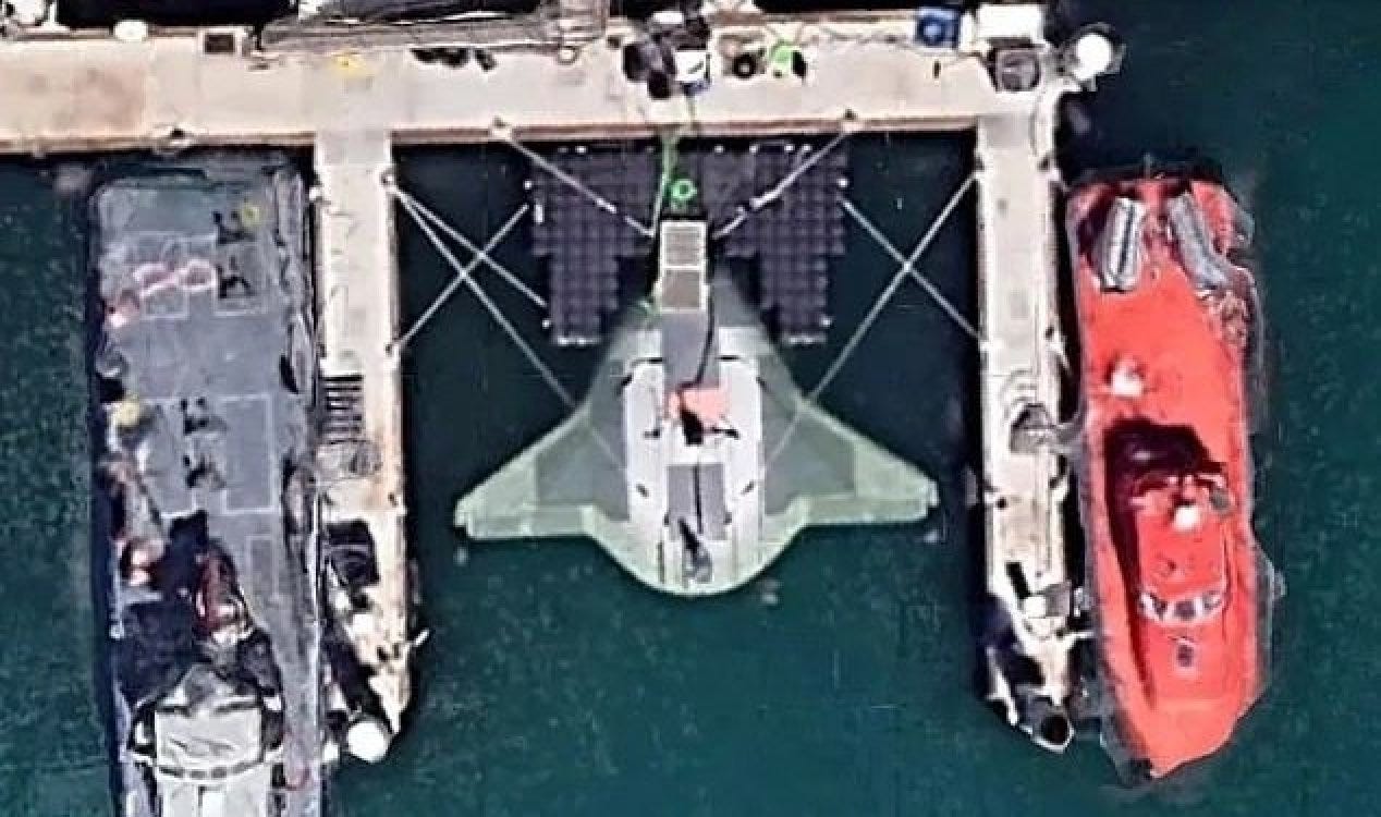 Drone subaquático secreto ‘Manta Ray’ é localizado no Google Maps. Drone subaquático secreto ‘Manta Ray’ é localizado no Google Maps.
