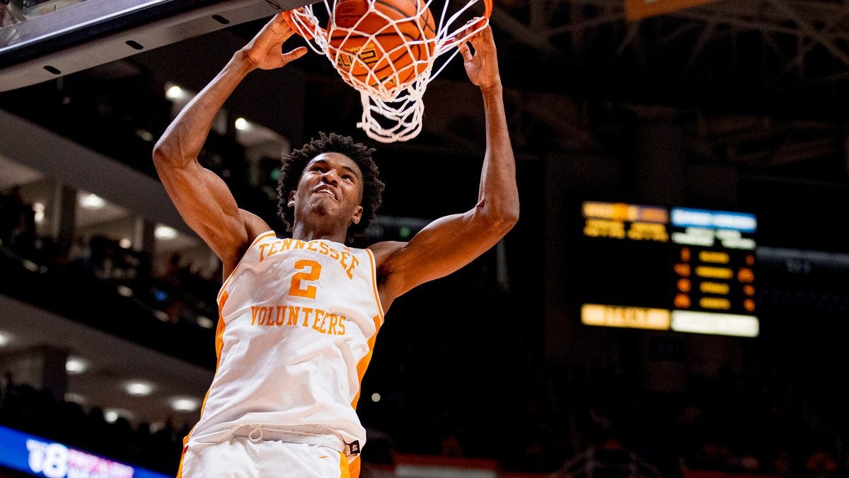 Report: Julian Phillips to remain in NBA Draft