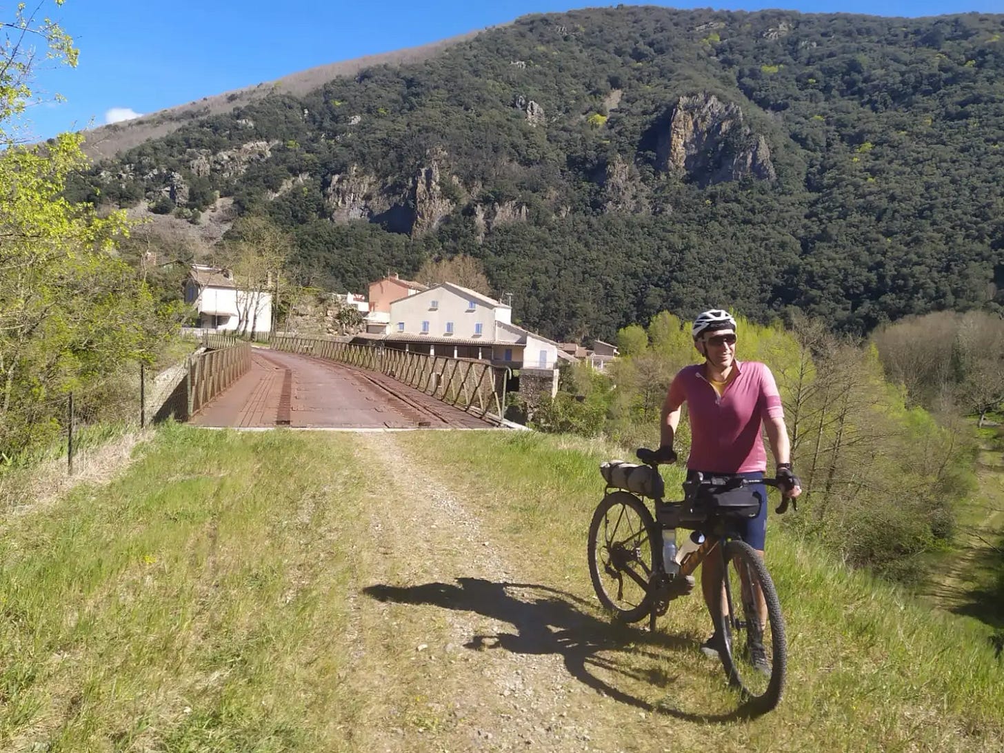 Jean-Luc devant le pont
