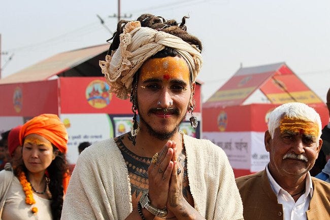 Un Hindou prie lors d'un Kumbh Mela Un Hindou prie lors d'un Kumbh Mela
