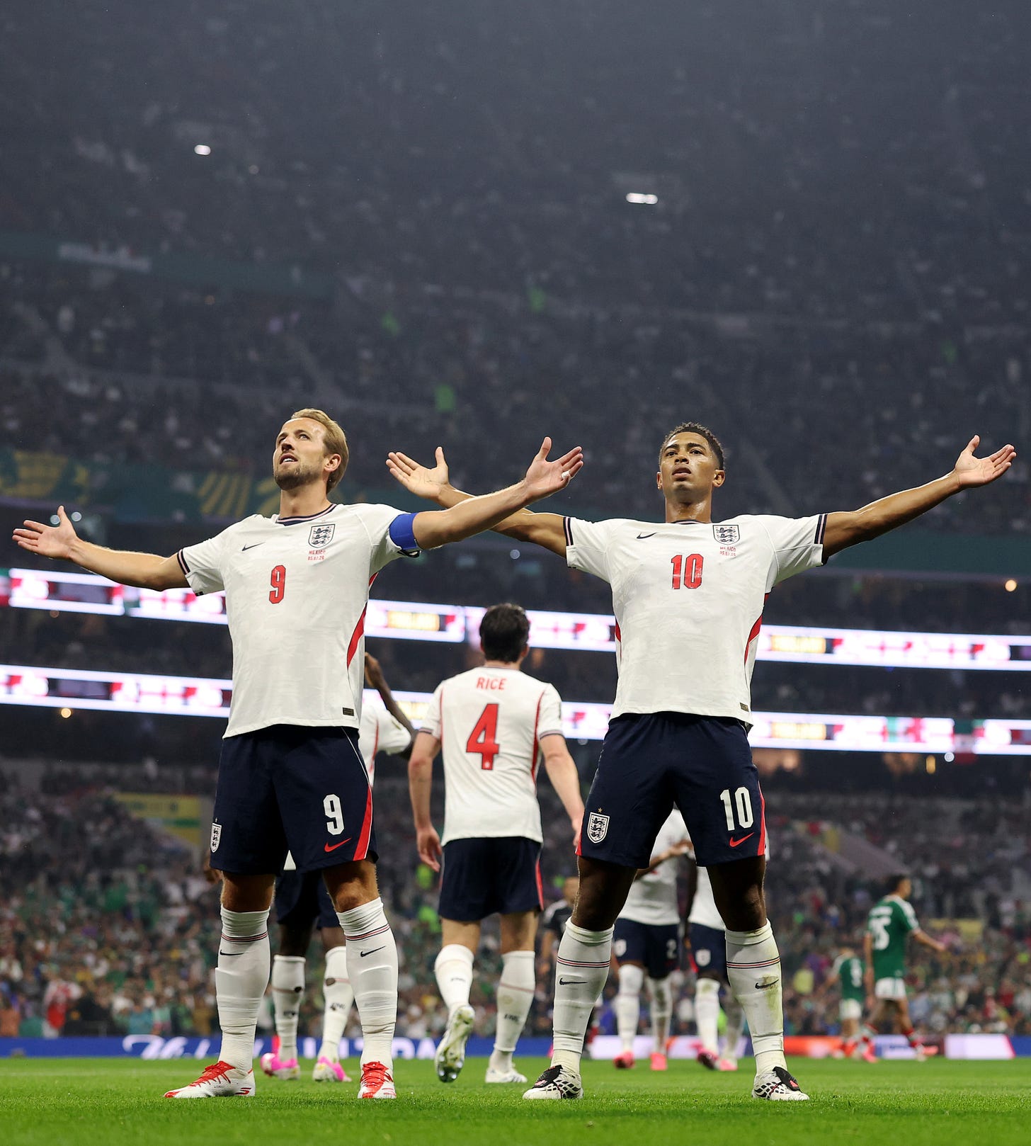 Harry Kane and Jude Bellingham celebrate