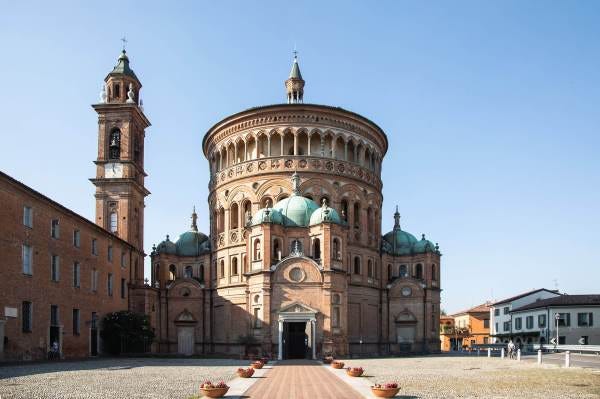 La Basilica di Santa Maria della Croce, nel quartiere di S.Maria della Croce, a Crema (Cr), il luogo scelto da Stefania per il suo ritratto per il progetto “Donne di Crema” (C)Monica Monimix Antonelli La Basilica di Santa Maria della Croce, nel quartiere di S.Maria della Croce, a Crema (Cr), il luogo scelto da Stefania per il suo ritratto per il progetto “Donne di Crema” (C)Monica Monimix Antonelli