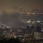 Bakom kulisserna finns en annan berättelse om kriget i Iran