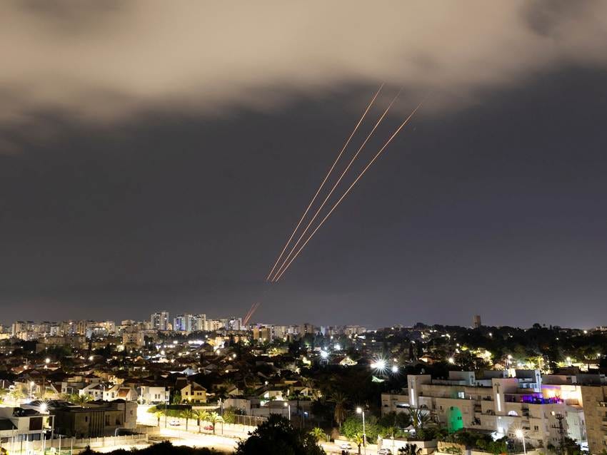 Irán lanza un ataque inédito contra Israel con más de 200 drones y misiles  | Internacional | EL PAÍS