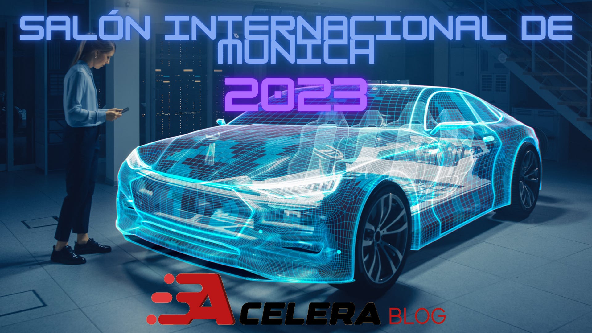 Una imagen futurista de un coche en un salón. El coche es un deportivo azul con un diseño aerodinámico. El coche está cubierto por un patrón de rejilla azul. El fondo es un salón con un diseño futurista. El texto en la parte superior de la imagen dice “SALON INTERNACIONAL DE MÚNICH 2023”. El texto en la parte inferior derecha de la imagen dice “Acelera Blog”. Hay una persona en el lado izquierdo de la imagen, mirando el coche con una tableta en su mano.