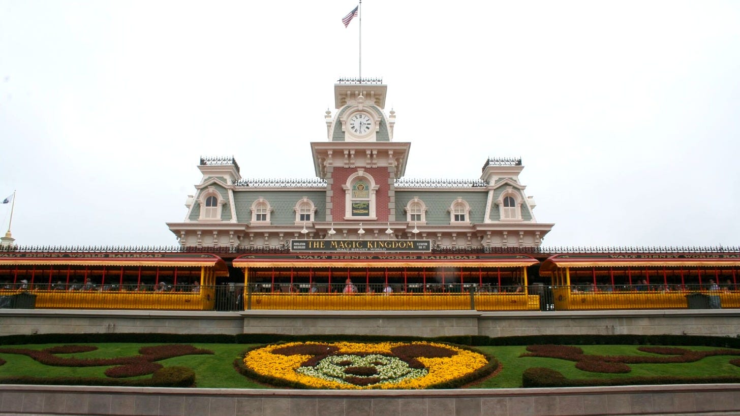 Main Street, U.S.A. station at Magic Kingdom. Image: Nancy via Wikimedia Commons Main Street, U.S.A. station at Magic Kingdom. Image: Nancy via Wikimedia Commons