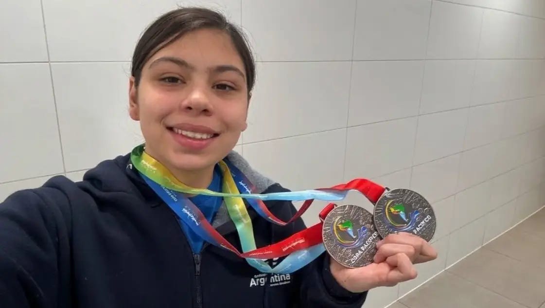 La bahiense Ruiz Acosta logró dos medallas con el seleccionado nacional de natación en Chile