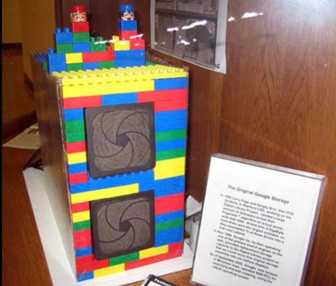 r/interestingasfuck - ¡Este es el primer servidor de Google, y estaba alojado en ladrillos de Lego!