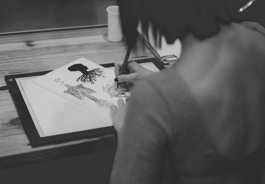 woman drawing arts on paper