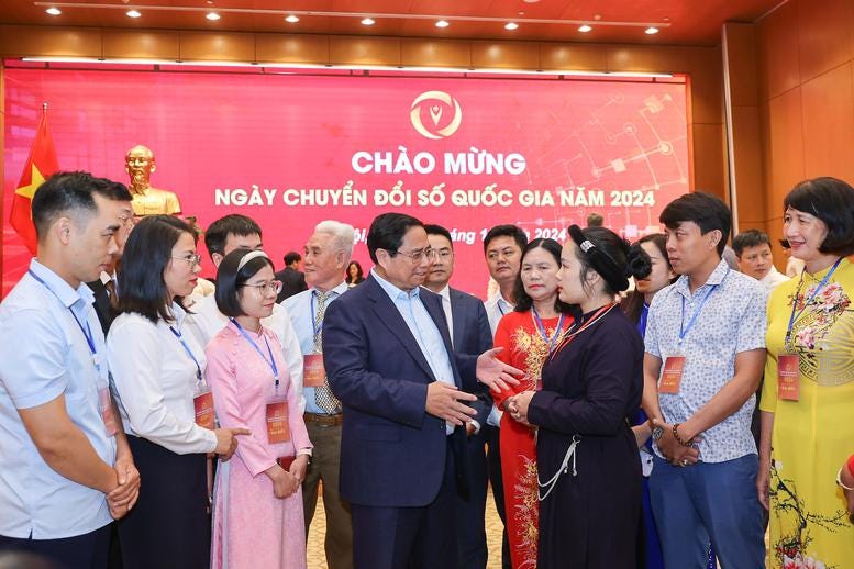 Thủ tướng Phạm Minh Chính trao đổi với các đại biểu - Ảnh: VGP. Thủ tướng Phạm Minh Chính trao đổi với các đại biểu - Ảnh: VGP.