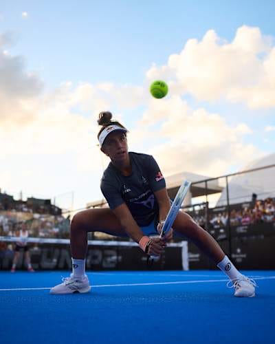 Beatriz González prepares to strike during the 2026 Cancun Premier Padel P2 semi-finals in Cancún, Mexico, with the ball airborne above the blue court Beatriz González prepares to strike during the 2026 Cancun Premier Padel P2 semi-finals in Cancún, Mexico, with the ball airborne above the blue court
