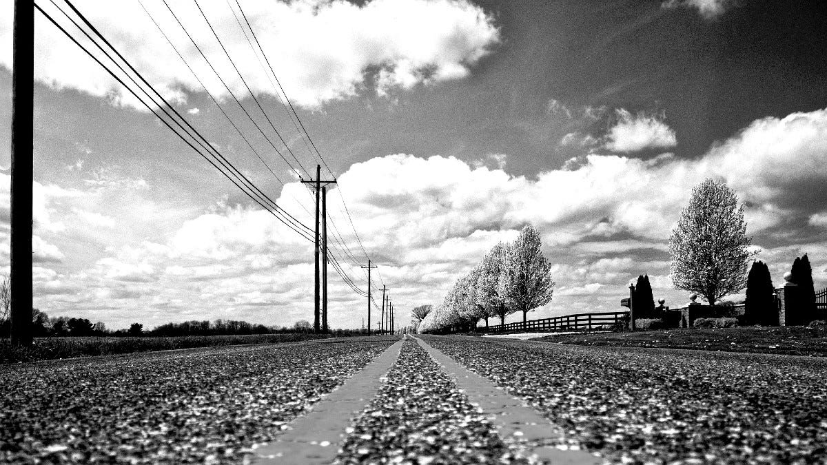 ruta en blanco y negro
