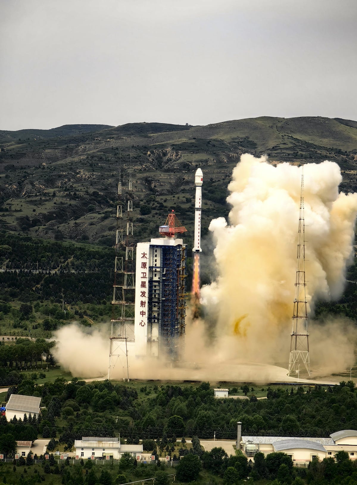 The Long March 4B Y58 vehicle lifting off from the Taiyuan Satellite Launch Center with Gaofen 11-05. The Long March 4B Y58 vehicle lifting off from the Taiyuan Satellite Launch Center with Gaofen 11-05.