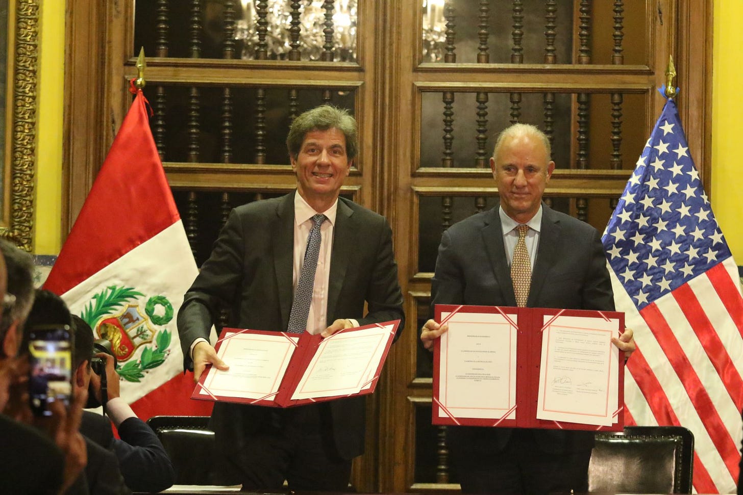 Subsecretario de de Estado para el Crecimiento Económico, Energía y Medio Ambiente de EE.UU., José Fernández.y el Canciller Javier González-Olaechea firmaron el memorando de entendimiento para fortalecer la cooperación en la cadena de suministro de minerales críticos entre ambos países. ANDINA/Héctor Vinces Subsecretario de de Estado para el Crecimiento Económico, Energía y Medio Ambiente de EE.UU., José Fernández.y el Canciller Javier González-Olaechea firmaron el memorando de entendimiento para fortalecer la cooperación en la cadena de suministro de minerales críticos entre ambos países. ANDINA/Héctor Vinces