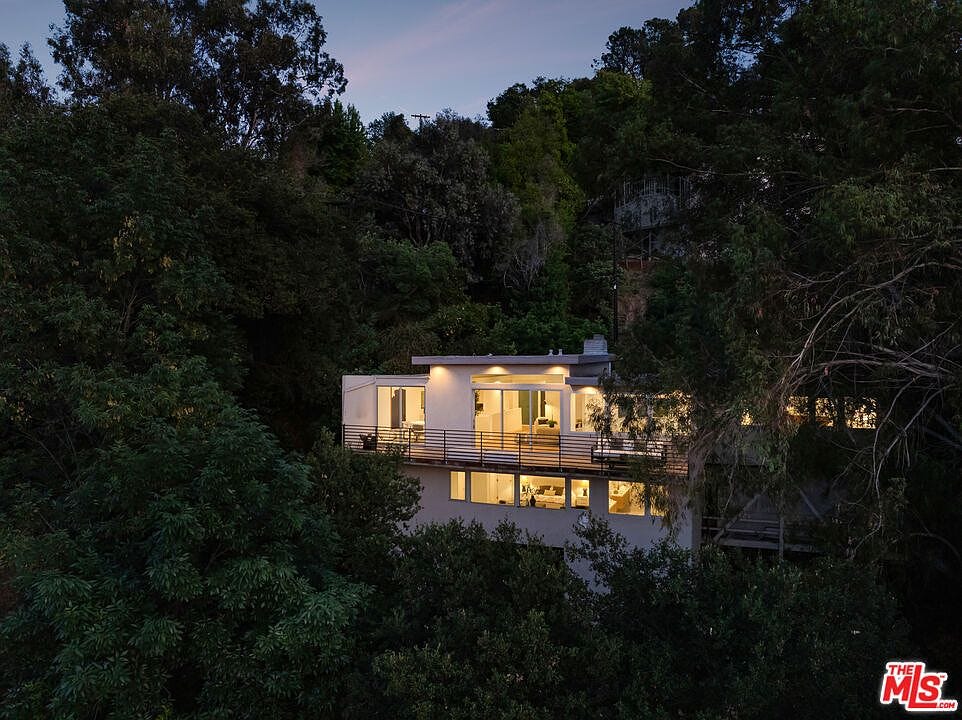 carousel photo #26 (MLS)