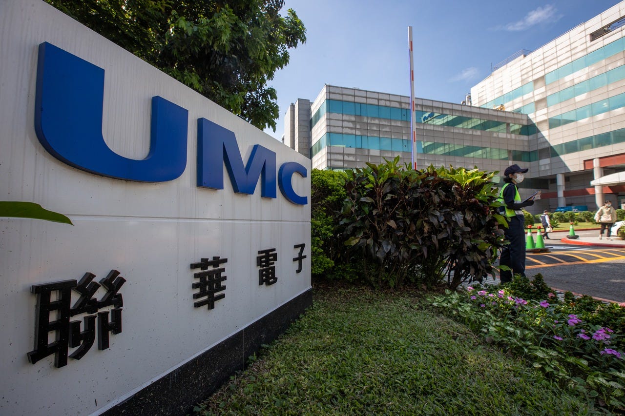 圖 5:聯電(UMC)總部 LOGO 招牌——2025/12/17 聯電董事會通過參與欣興現金增資、認購上限 NT$7 億 圖 5:聯電(UMC)總部 LOGO 招牌——2025/12/17 聯電董事會通過參與欣興現金增資、認購上限 NT$7 億
