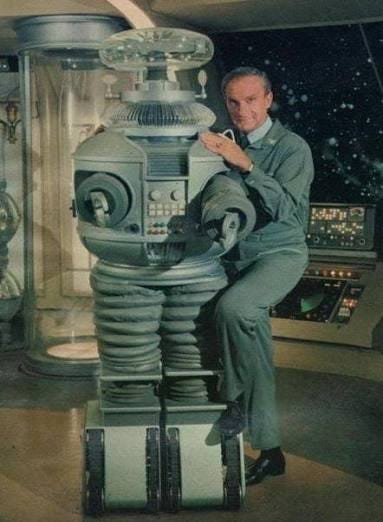 El nombre oficial del robot de la serie "Perdidos en el espacio" es B9.