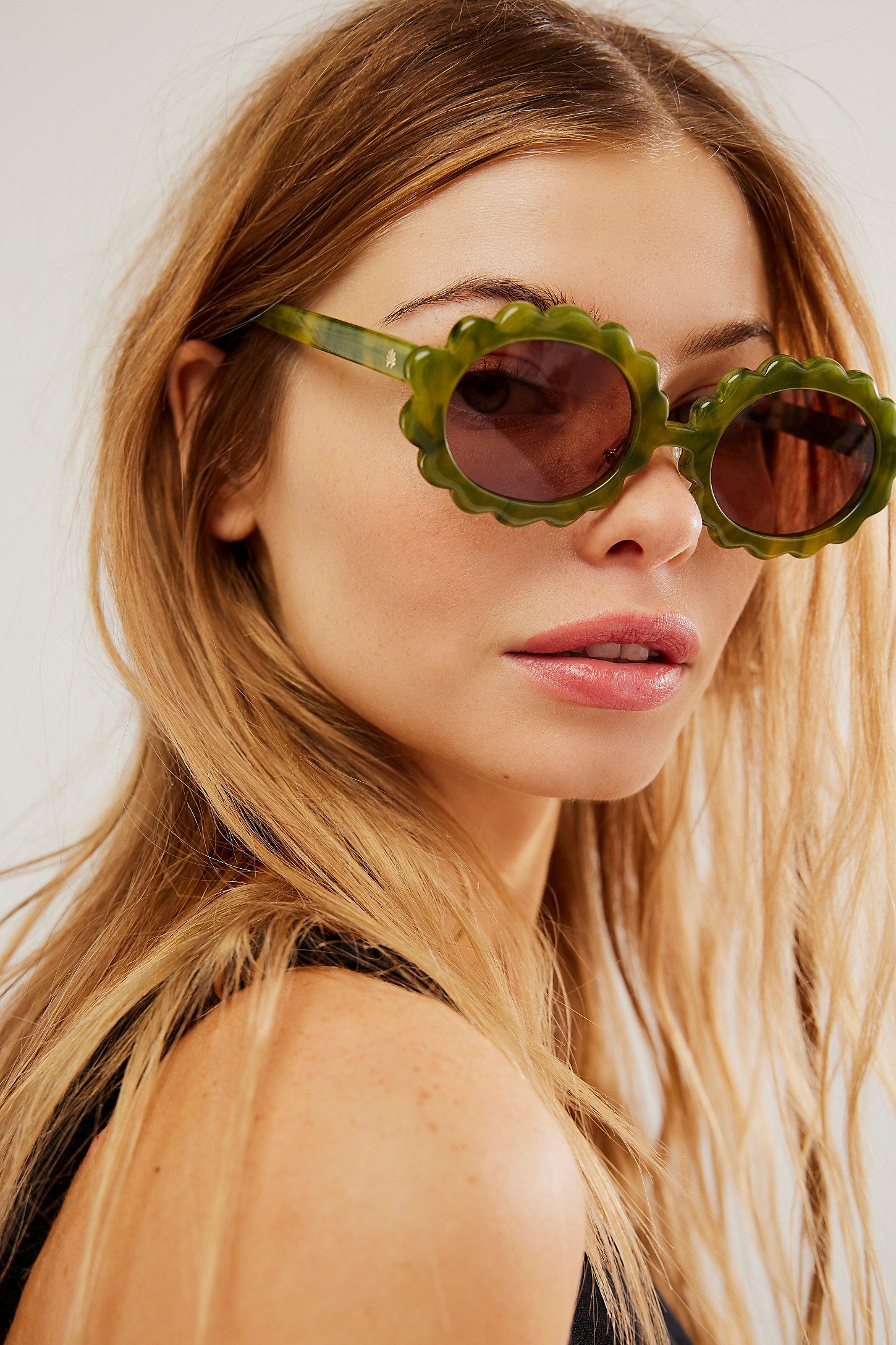 Lele Sadoughi Daisy Oval Sunglasses