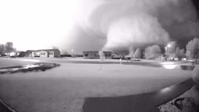 Terrifying video of the deadly Enderlin, ND tornado - Bring Me The News